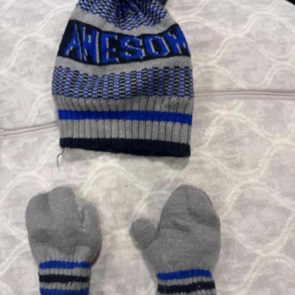 Hat & Gloves